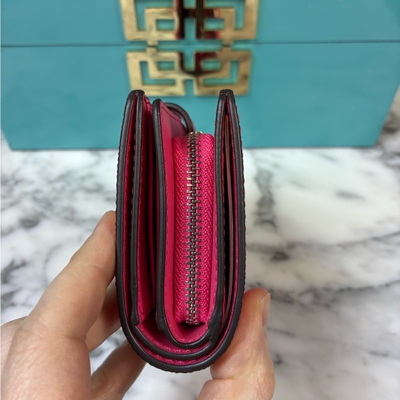 Michael Kors MK Jet Set Travel Hibiscus Pink Heart Bifold Wallet - NWT - Picture 3 of 8